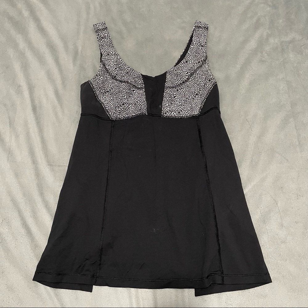 Lululemon Wrapper’s Delight Black White Floral Tank EUC Size 6
